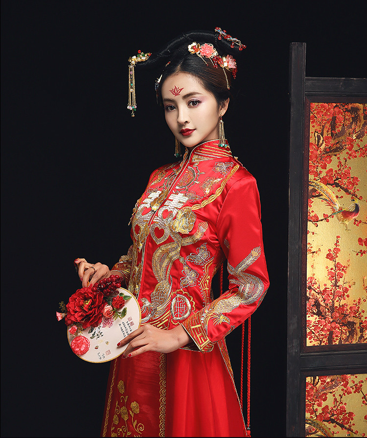 富贵金凤中式礼服，别致飘带新娘礼服