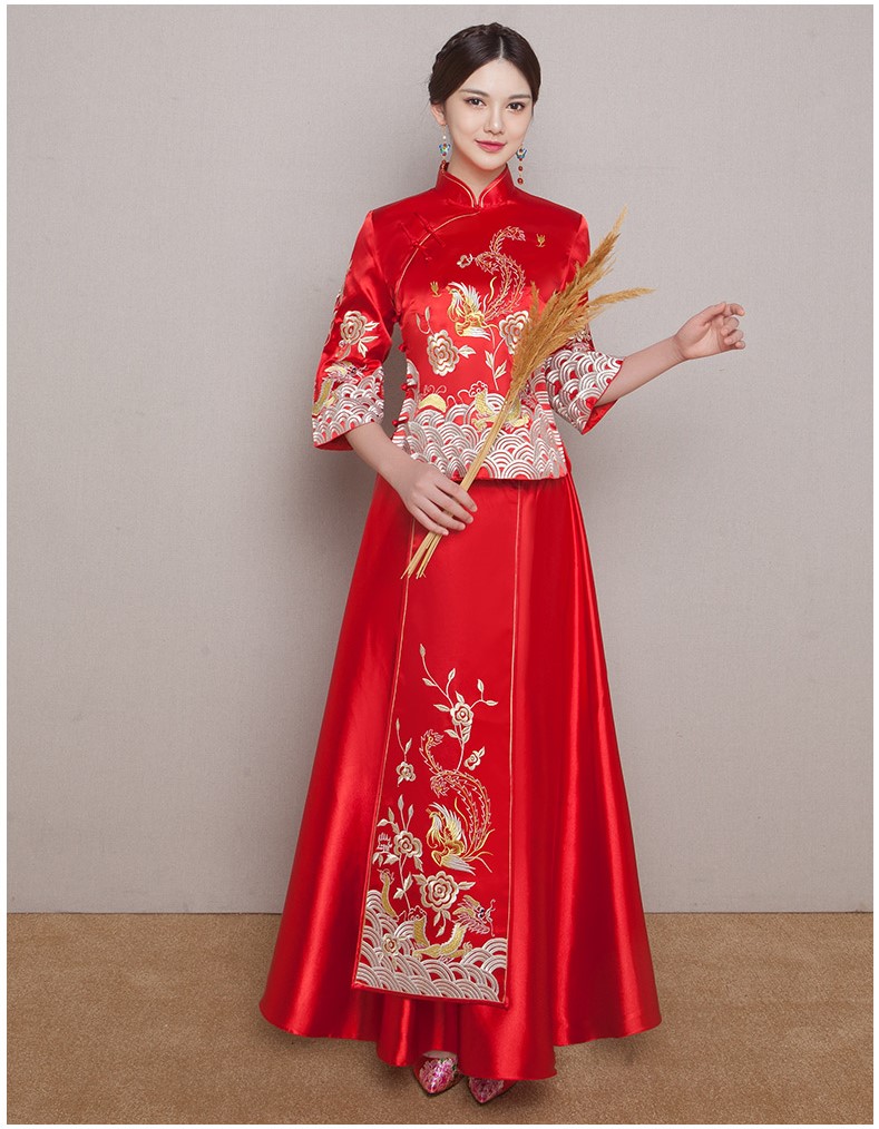 简约时尚中式秀禾新娘礼服，精致唯美中式礼服
