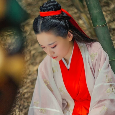 红衣带面具扇女生头像，唯美古风真人头像