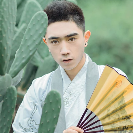 文艺男生带折扇头像，唯美古风真人头像