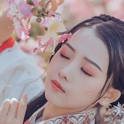粉色木棉花少女头像，唯美古风真人头像