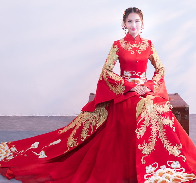 金色凤凰刺绣新娘结婚礼服，奢华拖尾中式礼服