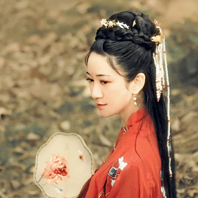 彼岸花团扇红妆红衣头像，唯美古风真人头像