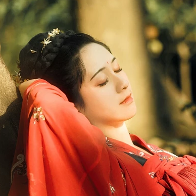 彼岸花团扇红妆红衣头像，唯美古风真人头像
