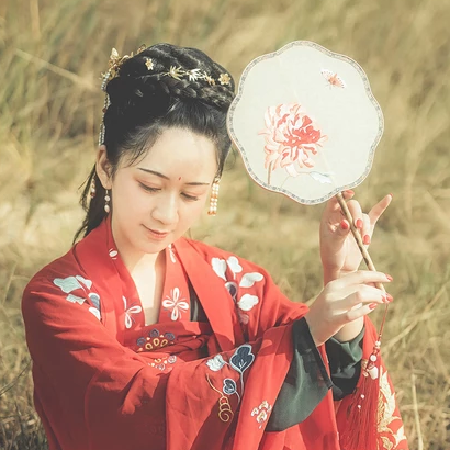 彼岸花团扇红妆红衣头像，唯美古风真人头像