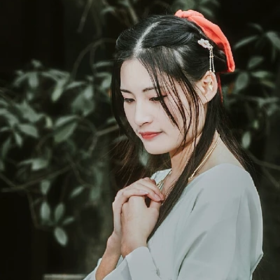 清新文艺带伞女生头像，唯美古风真人头像