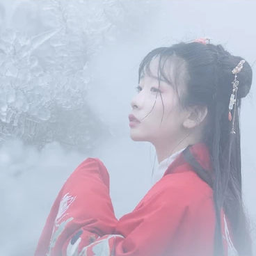 冰雪天地带伞女生头像，唯美古风真人头像