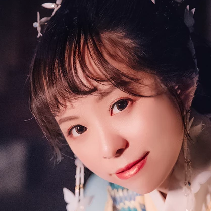月夜带团扇女生头像，唯美古风真人头像