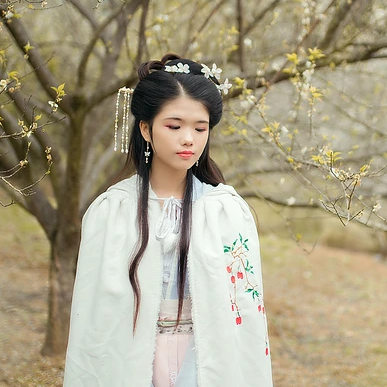 清新典雅女生头像，唯美古风真人头像