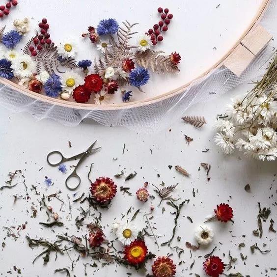 手工刺绣艺术：Olga Prinku 鲜花刺绣