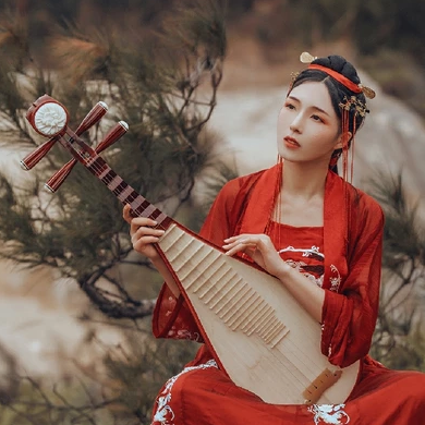 红裳弹琵琶女生头像，唯美古风真人头像