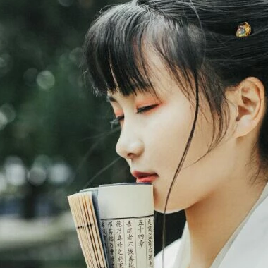 淡雅清新文艺带团扇女生头像，唯美古风头像