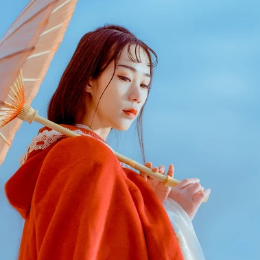 江山雪地带伞女生头像，唯美古风真人头像