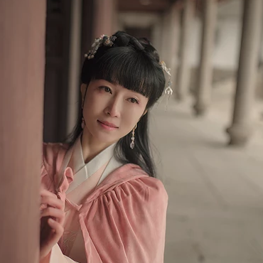 清新带伞粉色披风女生头像，唯美古风头像
