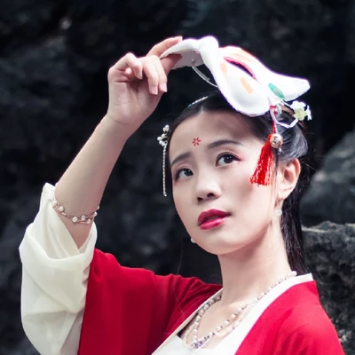 红衣喝酒女生头像,唯美古风真人头像