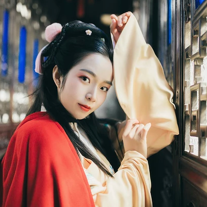 古典红披风女生头像,唯美古风真人头像