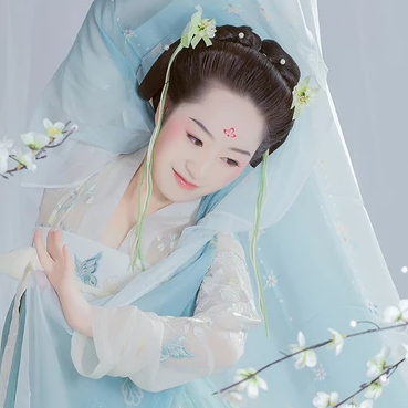清新淡蓝文艺女生头像，唯美古风真人头像
