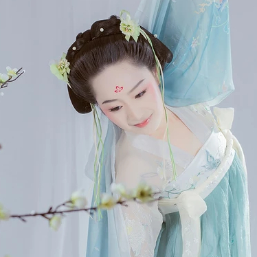 清新淡蓝文艺女生头像，唯美古风真人头像