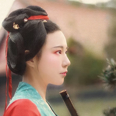 文艺吹笛女生头像，唯美古风真人头像