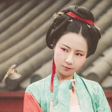 文艺吹笛女生头像，唯美古风真人头像