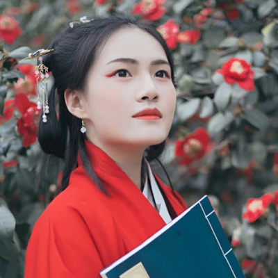 文艺红衣带团扇女生头像唯美古风真人头像
