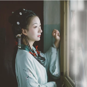 古典气息带伞女生头像，唯美古风真人头像