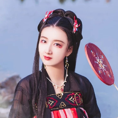 优雅喝酒女生头像，唯美古风真人头像