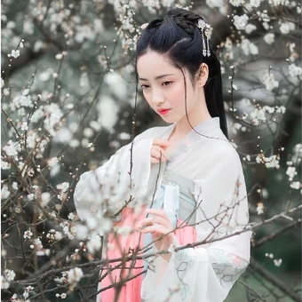 花香满溢清新女生头像，唯美古风真人头像