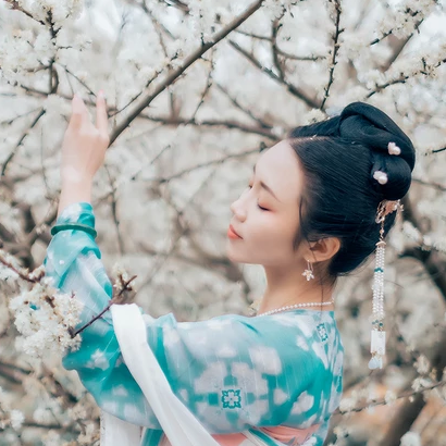 清新梨花芬芳女生头像，唯美古风真人头像