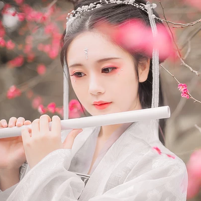 满溢花香文艺女生头像，唯美古风真人头像