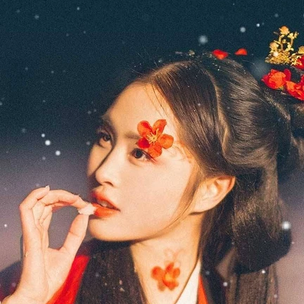 红梅拂面女生头像，唯美古风真人头像