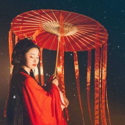 红梅拂面女生头像，唯美古风真人头像