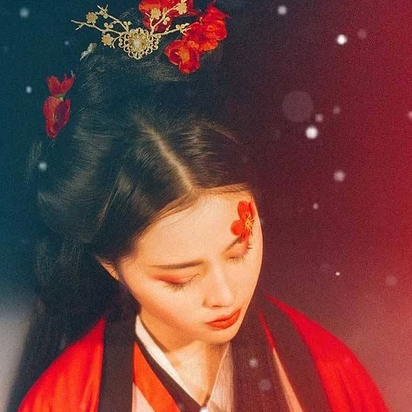 红梅拂面女生头像，唯美古风真人头像