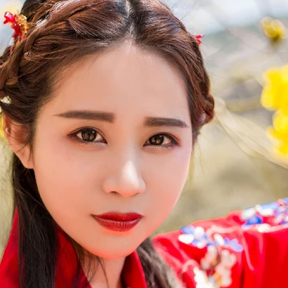 娇艳花朵红衣女生头像，唯美古风真人头像