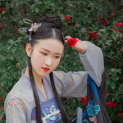 娇艳花朵女生头像，唯美古风真人头像