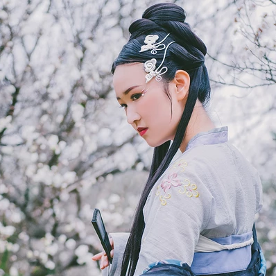 娇艳花朵女生头像，唯美古风真人头像