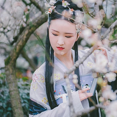 娇艳花朵女生头像，唯美古风真人头像