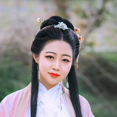 精致优雅带扇女生头像，唯美古风真人头像