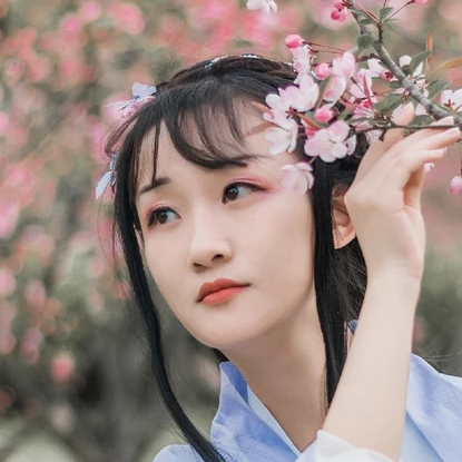 清新粉花女生头像，唯美古风真人头像