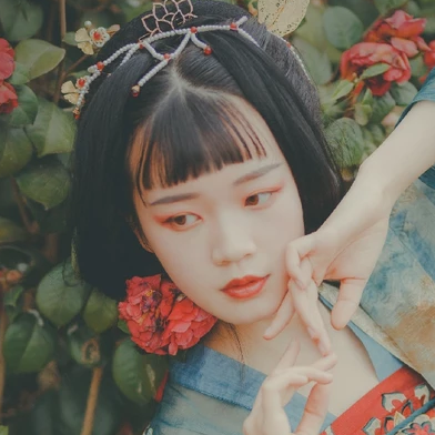 山茶花开女生头像，唯美古风真人头像