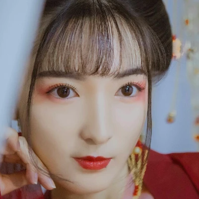 红纱裙带团扇女生头像，唯美古风真人头像