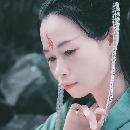 莲花花开女生头像，唯美古风真人头像