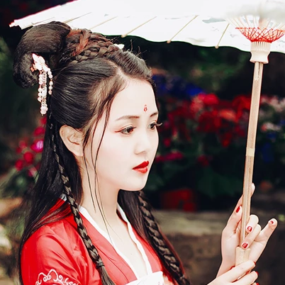 艳丽红衣女生头像，唯美古风真人头像