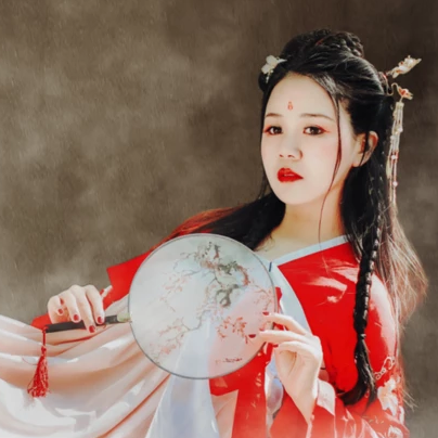 艳丽红衣女生头像，唯美古风真人头像