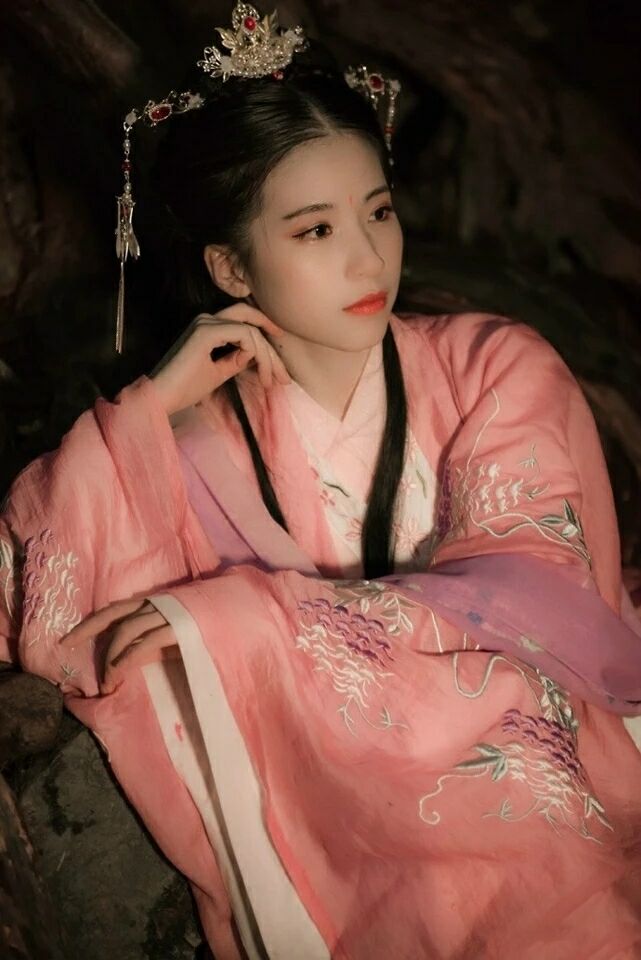 粉红齐腰襦裙汉服，魏晋风大袖衫彩虹裙图片