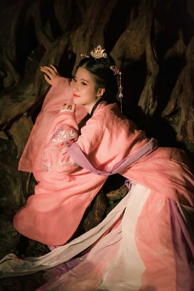 粉红齐腰襦裙汉服，魏晋风大袖衫彩虹裙图片