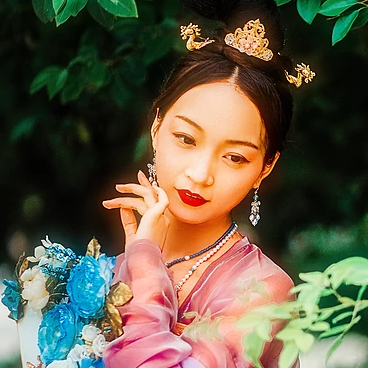 多彩花团扇女生头像，唯美古风真人头像
