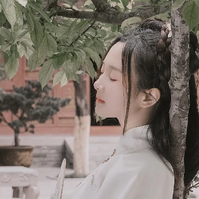 甜美可爱带伞团扇女生头像，唯美古风真人头像
