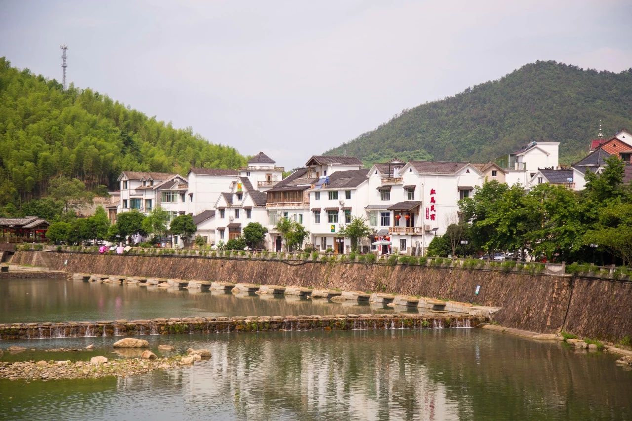 點叁民宿，千岛湖坐船赏景岂不诗意？