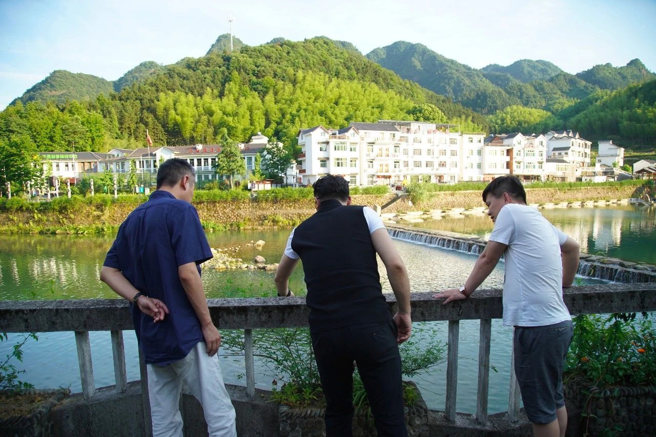 點叁民宿，千岛湖坐船赏景岂不诗意？
